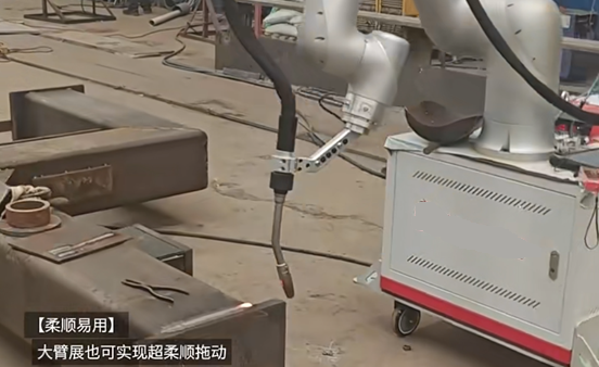 珞石協(xié)作焊接典型應用：立焊轉平焊一次成型