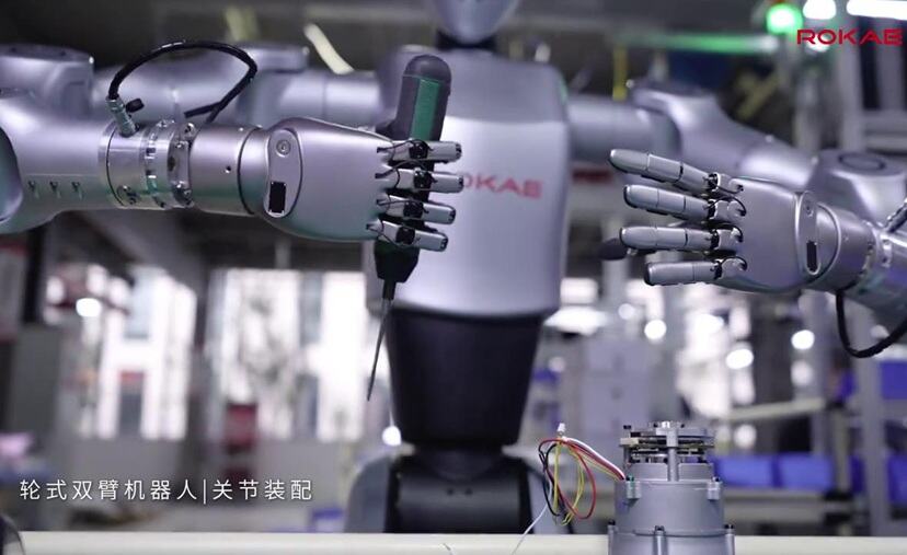 車(chē)輪移動(dòng)式雙腕ロボット  産業(yè)シーンでの応用