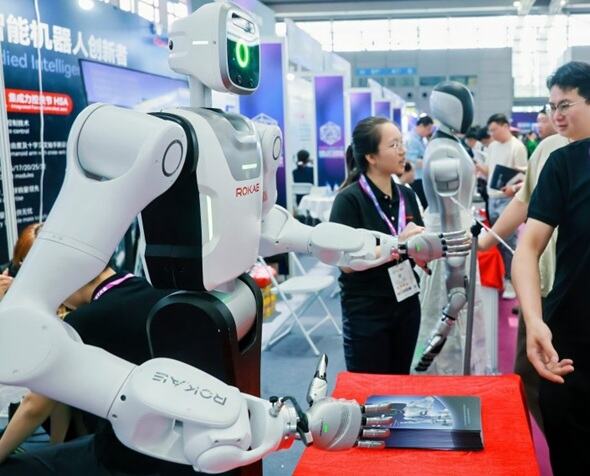 珞石機器人亮相FAIR plus 2026機器人全產(chǎn)業(yè)鏈接會(huì )