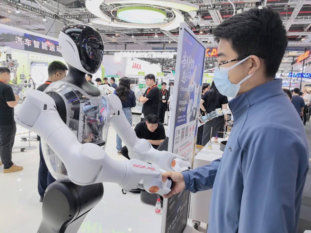 輪式人形機器人1.jpg